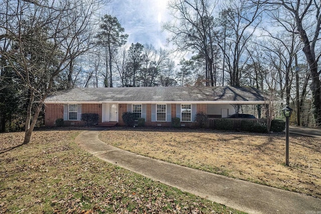 ranch-style home featuring brick siding and a front lawn