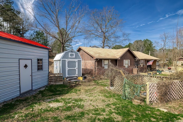 view of yard with an outbuilding and a storage unit