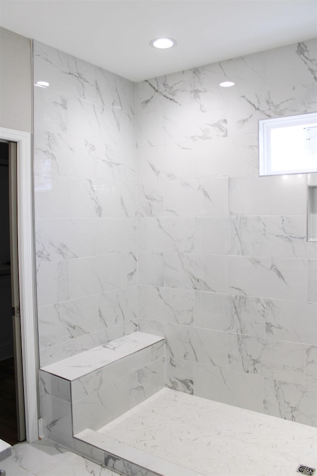 full bath featuring recessed lighting and a tile shower