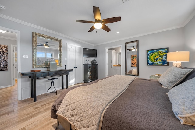 bedroom featuring light wood-style floors, ornamental molding, baseboards, and ceiling fan