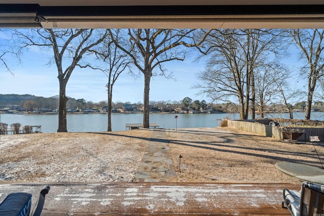 view of yard featuring a water view