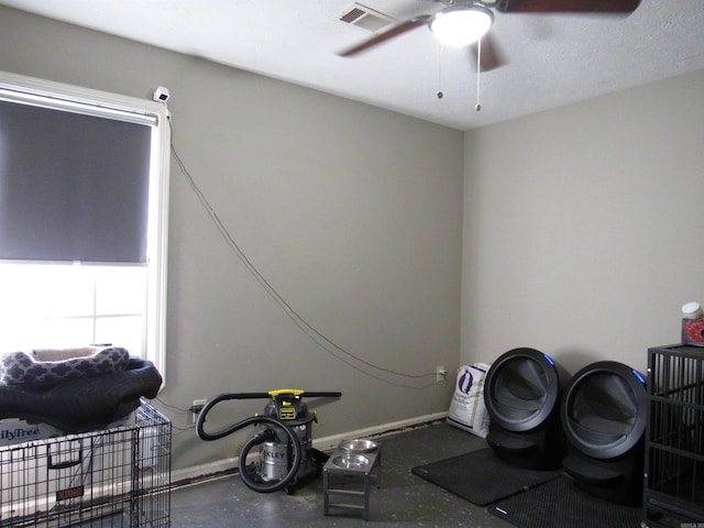 miscellaneous room with a ceiling fan, visible vents, and baseboards