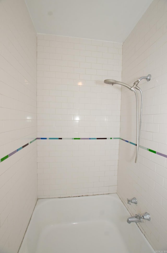 full bath with shower / bath combination