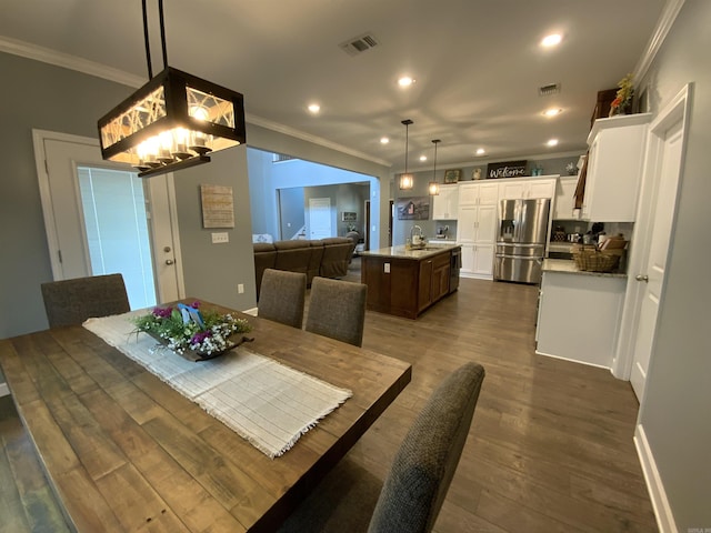 dining space featuring recessed lighting, dark wood finished floors, visible vents, and crown molding