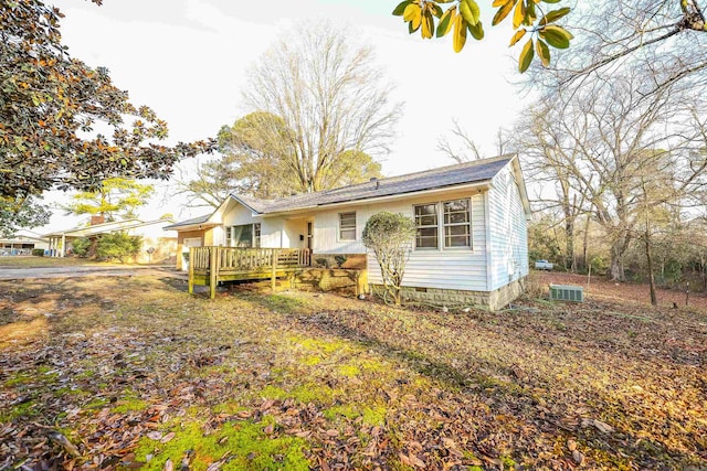 420 Sales St, Camden, AR 71701 - view of front facade featuring crawl space and a wooden deck