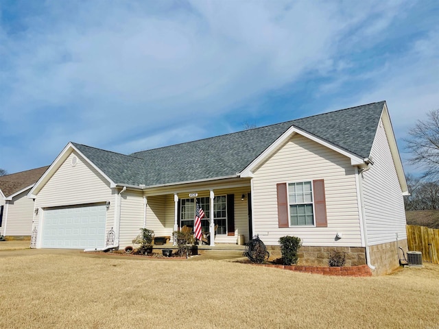 ranch-style house with a shingled roof, cooling unit, covered porch, and a front yard