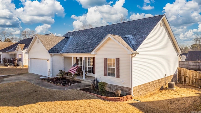 view of front of property featuring roof with shingles, a front yard, and fence