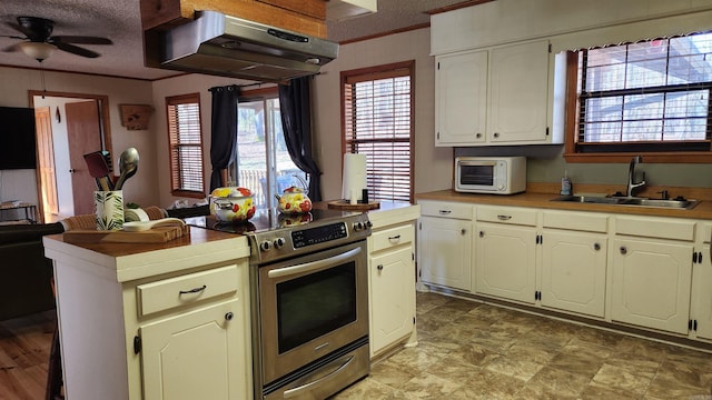 kitchen with electric range, ornamental molding, a textured ceiling, under cabinet range hood, and a sink