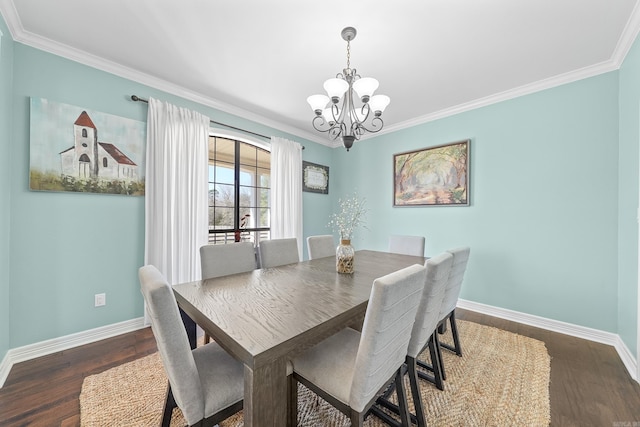 dining area with dark wood-style floors, ornamental molding, a chandelier, and baseboards