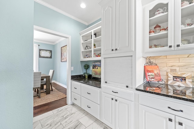 interior space with tasteful backsplash, baseboards, marble finish floor, crown molding, and recessed lighting