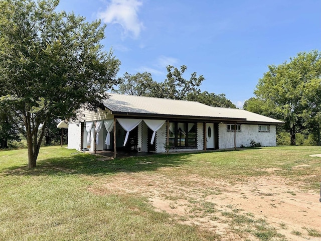 view of front of property with a front yard