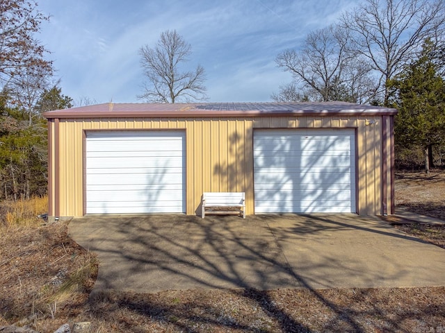 view of detached garage