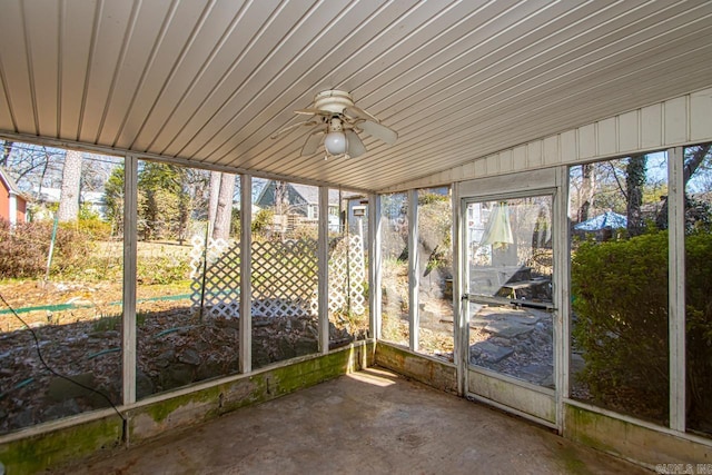 unfurnished sunroom with ceiling fan and vaulted ceiling