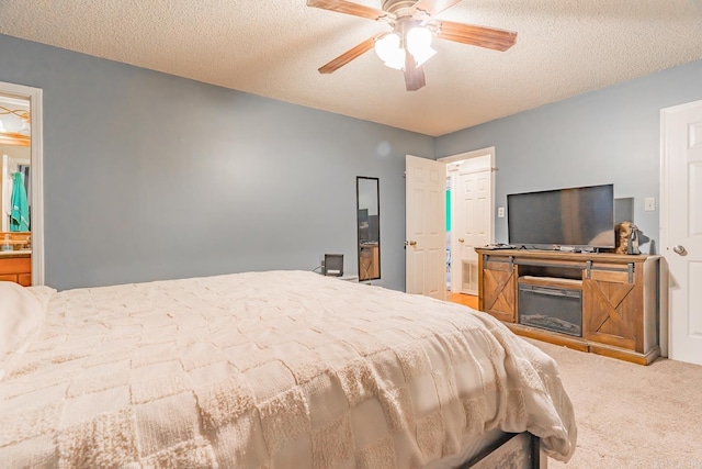 bedroom featuring a textured ceiling, carpet flooring, and a ceiling fan