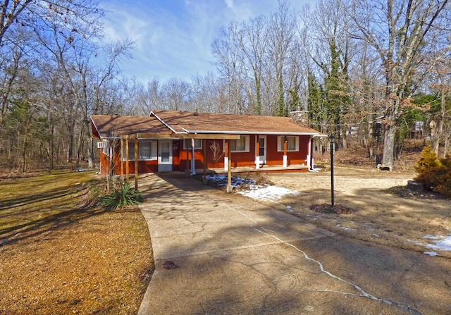 view of front of property featuring covered porch