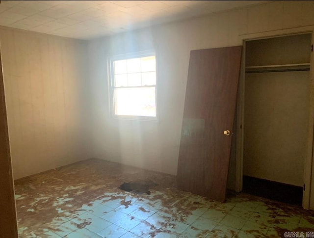 860 Ash St, Prescott, AR 71857 - unfurnished bedroom featuring a closet