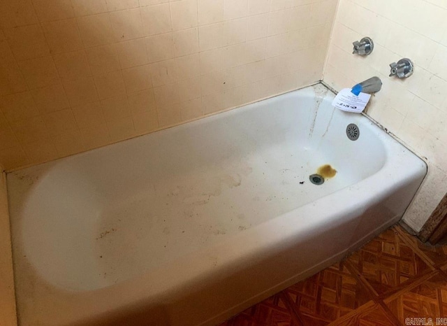 860 Ash St, Prescott, AR 71857 - details featuring a tub