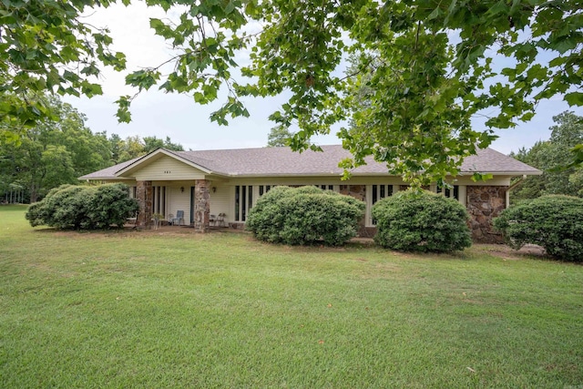 ranch-style house with a front yard