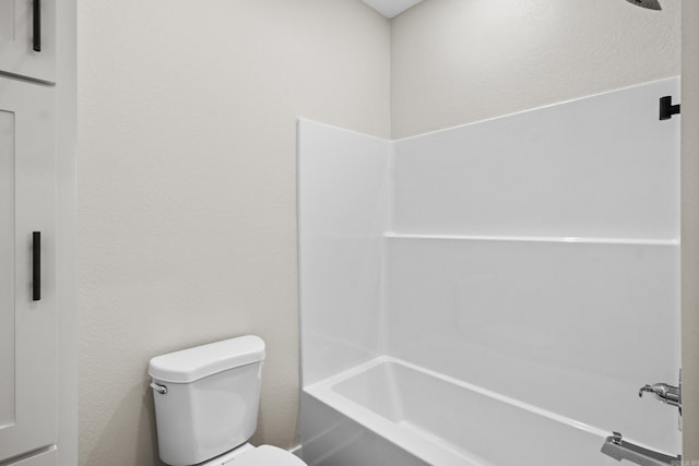 full bathroom featuring toilet and shower / bathtub combination