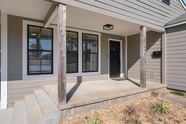 entrance to property featuring covered porch