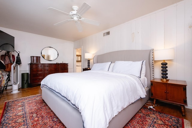 bedroom with dark wood-style floors, visible vents, and a ceiling fan