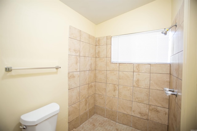 full bath with a tile shower and toilet