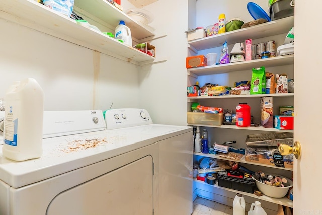 laundry room with laundry area and washer and clothes dryer