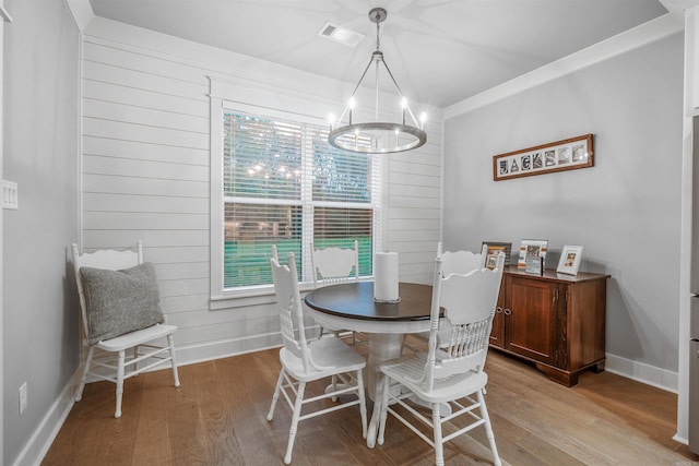 dining room with light wood-style floors, visible vents, a notable chandelier, and baseboards