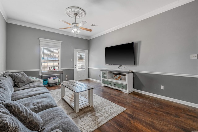 living area featuring baseboards, ornamental molding, and wood finished floors