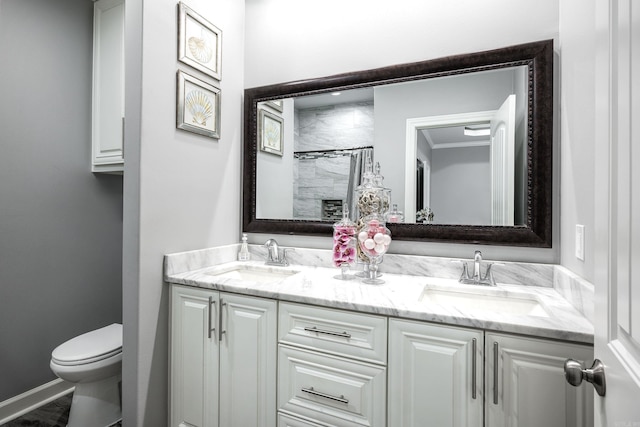 full bathroom with double vanity, curtained shower, toilet, and a sink