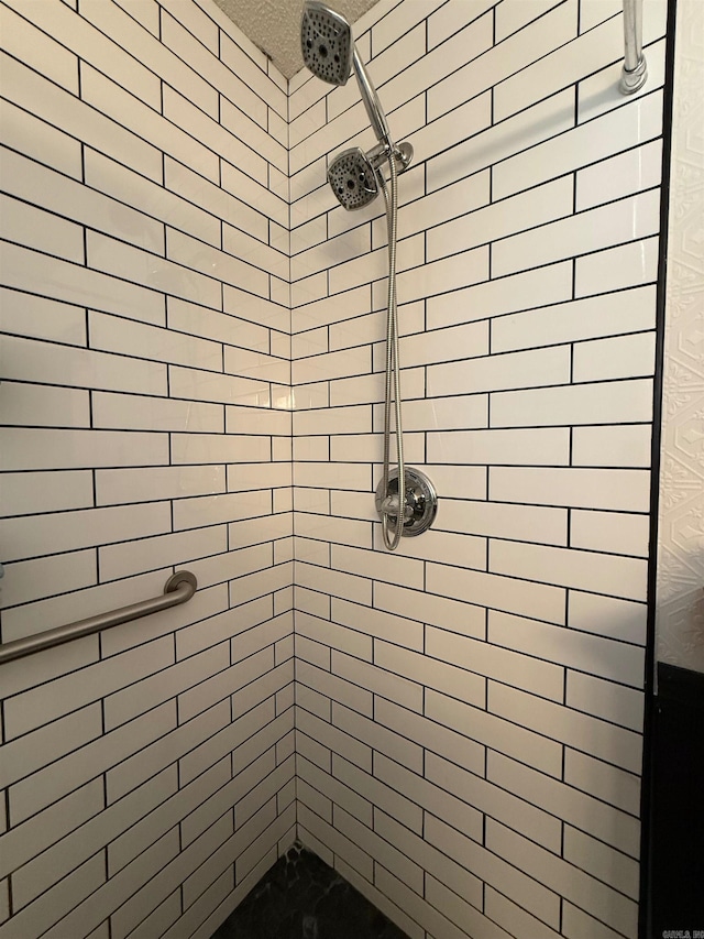 bathroom featuring tiled shower