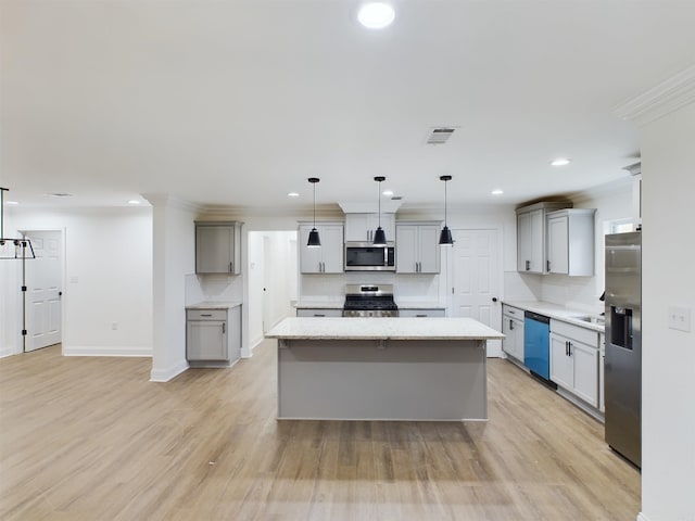 kitchen with stainless steel appliances, light wood-type flooring, backsplash, and gray cabinetry