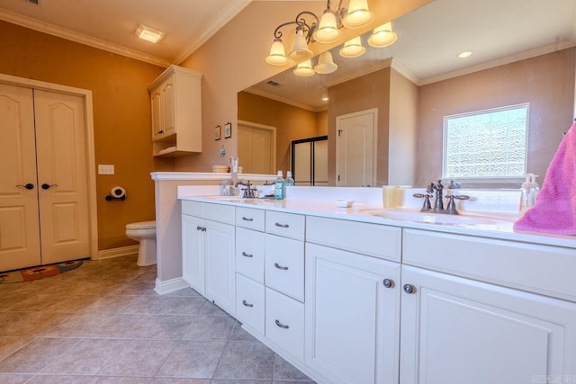 full bath with crown molding, double vanity, toilet, an inviting chandelier, and a sink