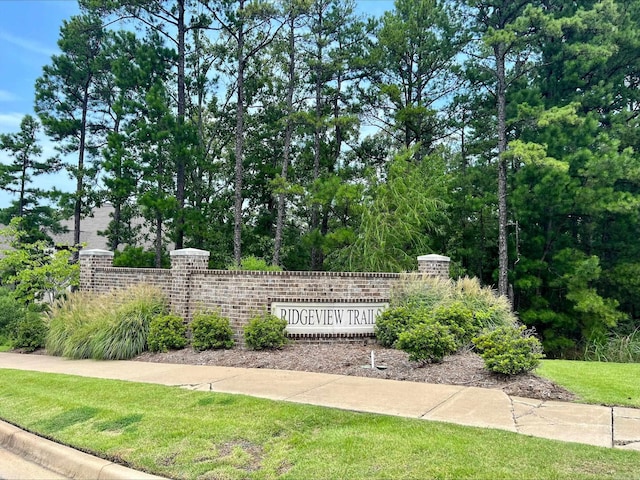 view of community / neighborhood sign