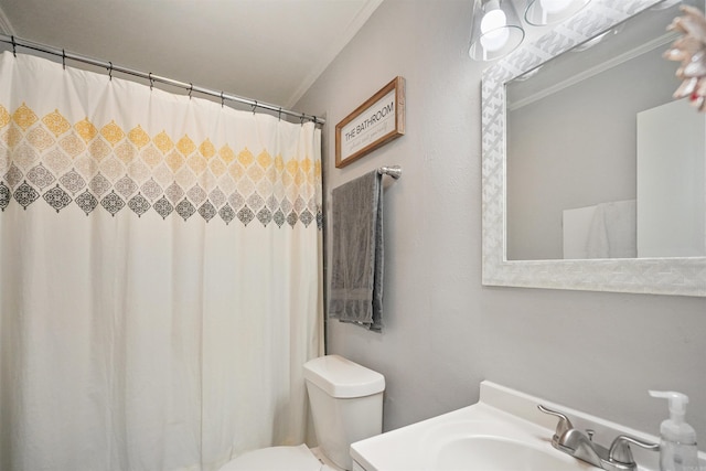 full bath featuring toilet, ornamental molding, a shower with shower curtain, and vanity