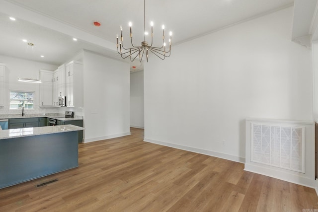 kitchen featuring baseboards, electric range, visible vents, and light wood-style floors