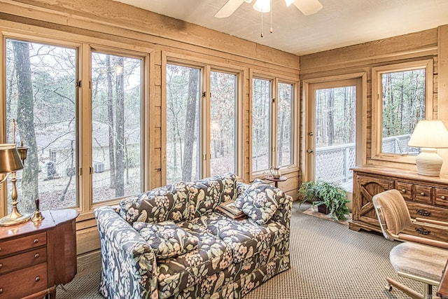 sunroom with ceiling fan