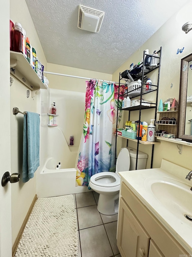 bathroom with visible vents, toilet, shower / bath combo with shower curtain, a textured ceiling, and tile patterned flooring