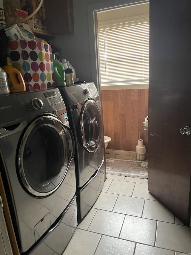 laundry room featuring laundry area, washer and clothes dryer, and light tile patterned floors