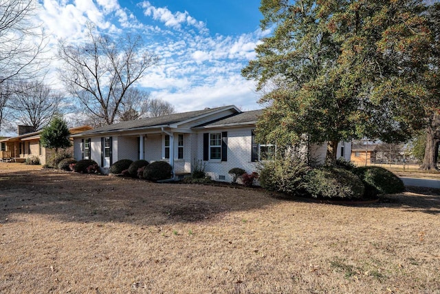 ranch-style house featuring crawl space, a front lawn, and brick siding