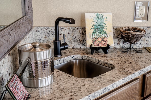 101 Long Island Dr Unit 202, Hot Springs National Park, AR 71913 - room details featuring decorative backsplash, a sink, and a textured wall