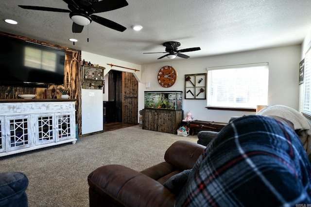 living room featuring a textured ceiling, carpet flooring, a ceiling fan, and recessed lighting