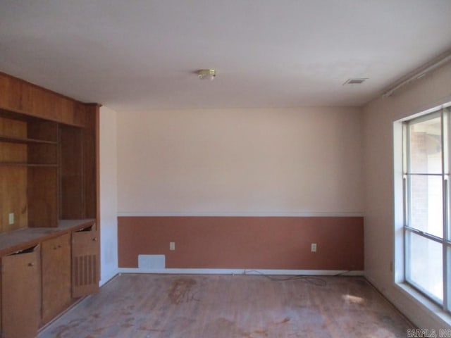 empty room featuring baseboards