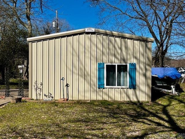 view of outbuilding