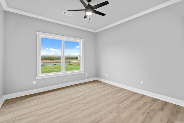 unfurnished room featuring light wood finished floors, baseboards, visible vents, a ceiling fan, and ornamental molding