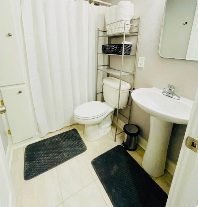 full bath with toilet, tile patterned flooring, and a shower with shower curtain