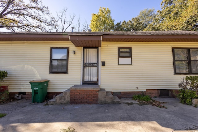 view of front facade with crawl space