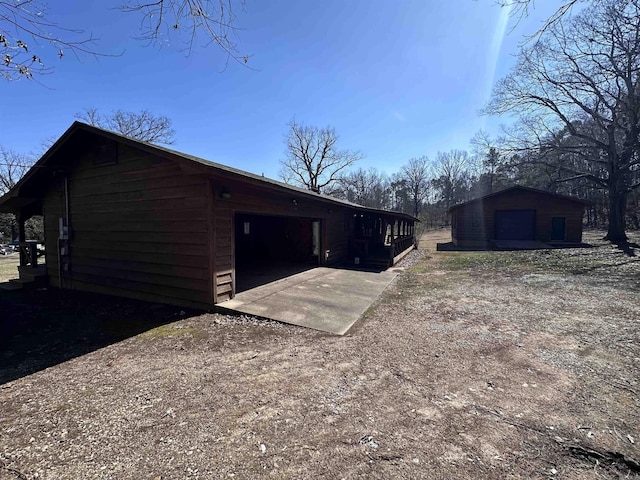 view of side of home featuring an outdoor structure