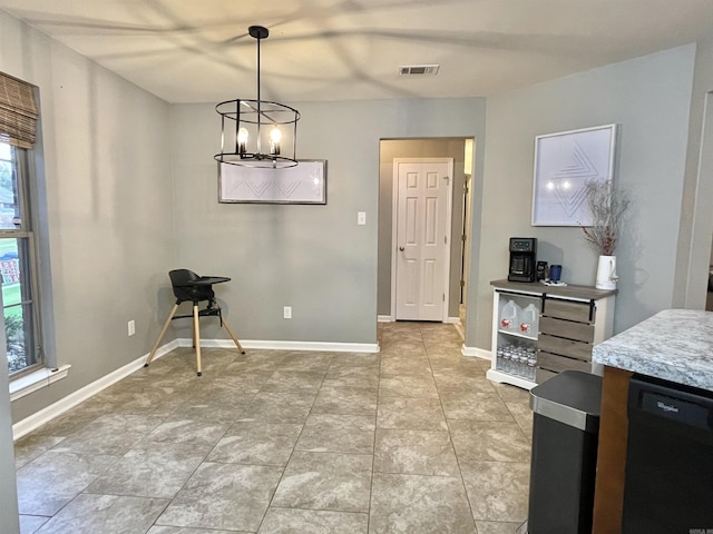 dining area featuring visible vents, a chandelier, a wealth of natural light, and baseboards