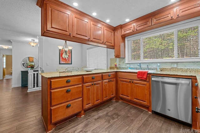 kitchen with a peninsula, dark wood-style floors, a sink, and stainless steel dishwasher